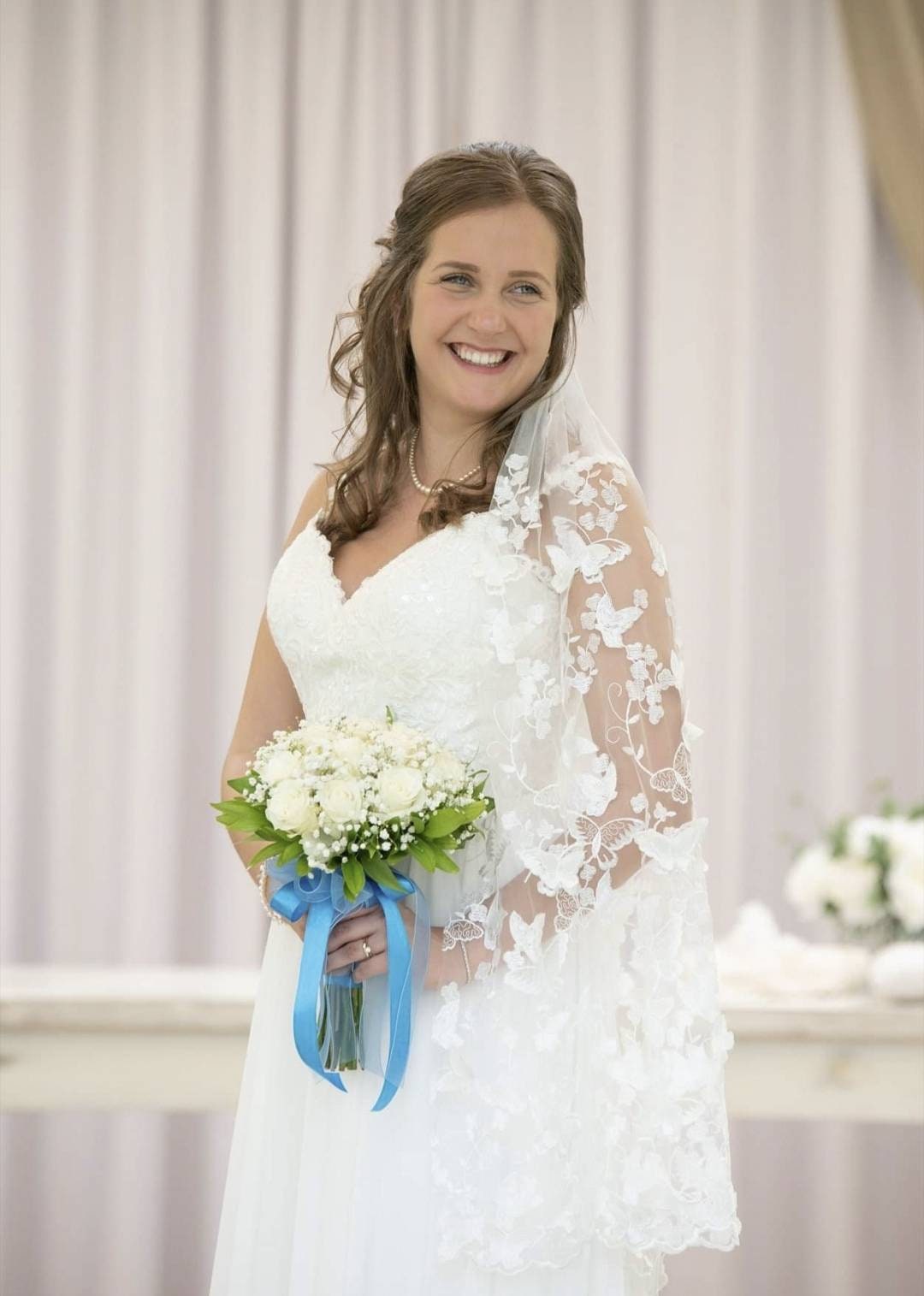 Butterfly veil, bridal veil, delicate veil, wedding veil, butterflies, lace veil, fingertip length veil.